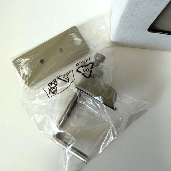 IKEA Hektar Wall Lamp Beige NIB 404.332.71 with New bulb and clamp - Picture 2 of 4